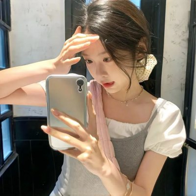 吉普车中的四人